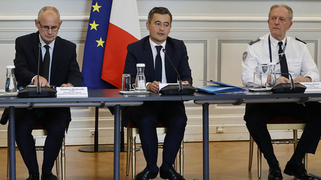 Stéphane Bouillon (directeur de cabinet du ministre), Gérald Darmanin et Frédéric Veaux (DGPN) à Beauvau, Paris, juillet 2020 (image d'illustration).