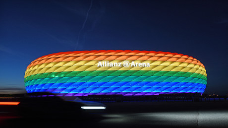 Stade aux couleurs LGBT : l'Elysée critique l'UEFA, Le Pen ne veut pas mêler sport et politique