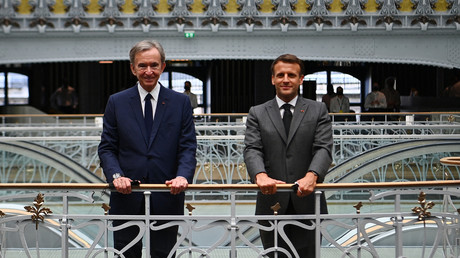 Bernard Arnault et Emmanuel Macron, lors de l'inauguration de la Samaritaine, le 21 juin 2021.
