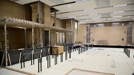 Travaux à l'intérieur de la nouvelle salle d'audience dédiée au «procès du siècle», le 4 mars 2021 (image d'illustration).