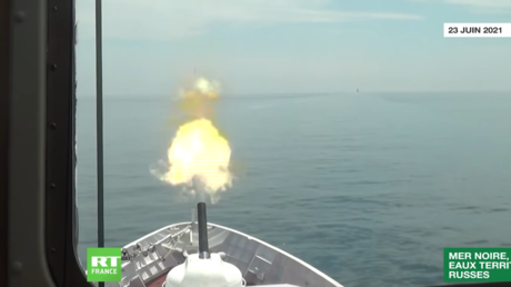 La défense russe dévoile une vidéo des tirs de semonce effectués par son navire en mer Noire