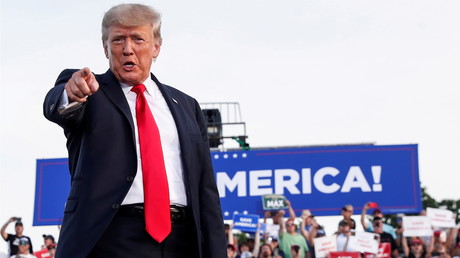 «Qui diable sait ce qu'il va se passer en 2024» : Trump tient son premier meeting depuis sa défaite