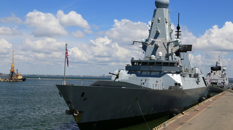 Le destroyer HMS Defender de la Royal Navy à quai dans le port d'Odessa en Ukraine le 18 juin 2021.