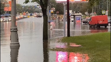 Russie : une violente tempête provoque des dégâts et des inondations à Moscou