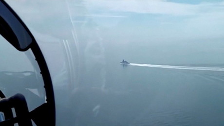 Un destroyer britannique vu depuis un avion militaire russe, le 23 juin 2021.