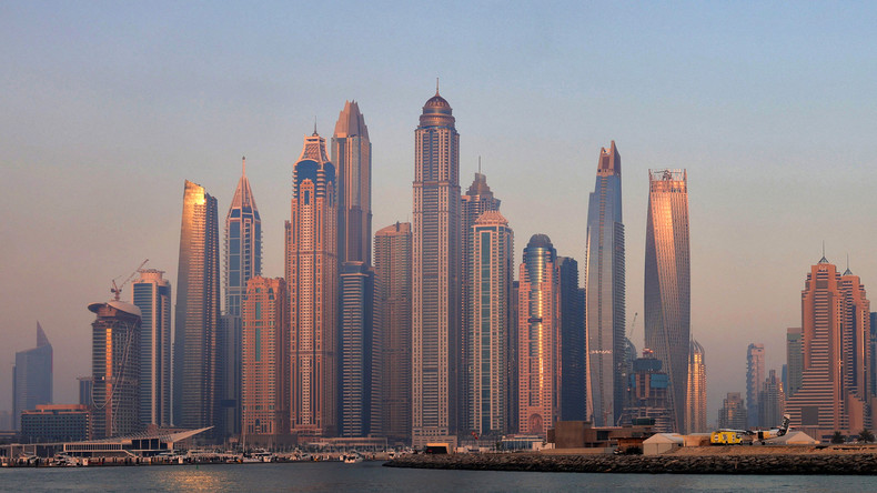 Le principal port de Dubaï théâtre d'un incendie après une violente explosion
