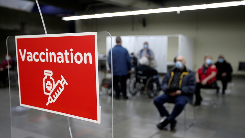 Québec : vers la mise en place d'un passeport vaccinal, la distanciation réduite de deux à un mètre