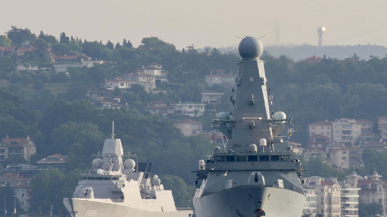 Le capitaine du navire britannique qui a violé les eaux territoriales russes décoré en Ukraine