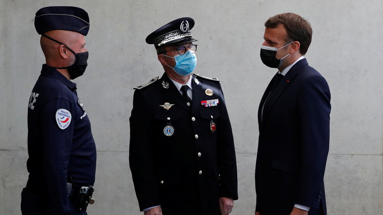 Obligation vaccinale : policiers et gendarmes n'y seront pas soumis, les commentateurs s'interrogent