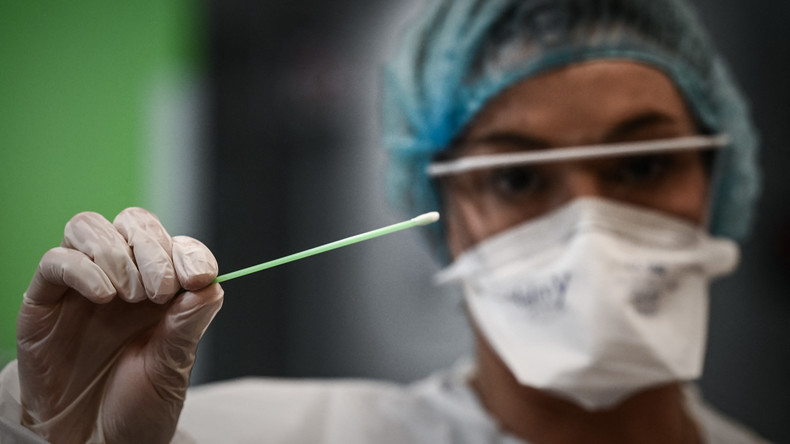 Covid-19 : un cluster dans une soirée techno à Bordeaux malgré l'utilisation du pass sanitaire