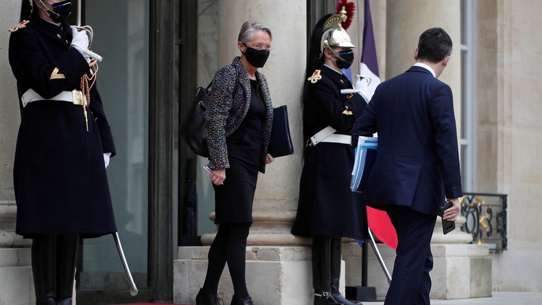 Pass sanitaire : des contrôles de police possibles dans les entreprises, selon Elisabeth Borne