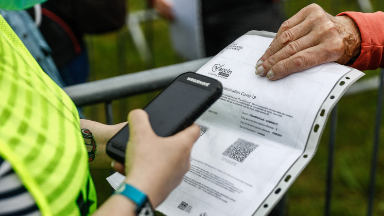 Le directeur d'un parc d'attraction agressé par un visiteur doté d'un pass sanitaire non valide