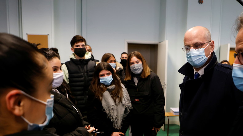 Au secondaire, «seuls les élèves non vaccinés seront évincés» de leur classe après un cas de Covid