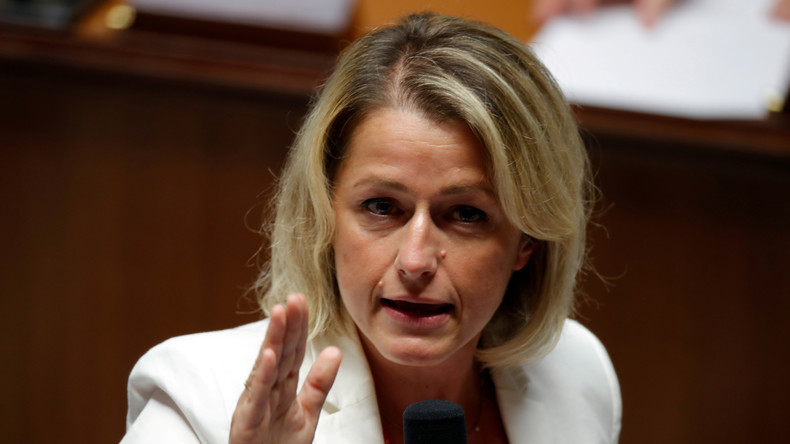 «C’est juste irresponsable» : Barbara Pompili recadre Xavier Bertrand sur l'énergie éolienne