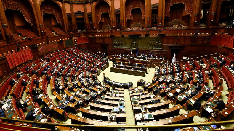 Des députés opposés au pass sanitaire manifestent dans l'hémicycle du Parlement italien (VIDEO)