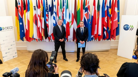 Antony Blinken et Mathias Cormann au siège de l'OCDE le 1er juillet 2021