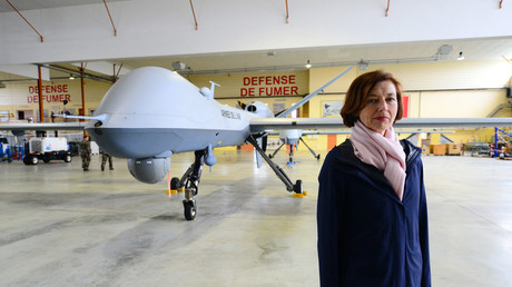 Florence Parly devant un drone Reaper à la base de Cognac, mai 2020 (image d'illustration).