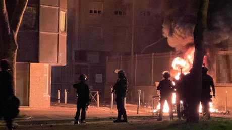 14 Juillet à Paris : les pompiers et policiers visés par des tirs de mortier d'artifice