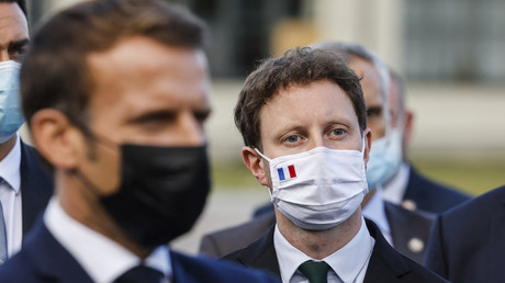 Macron grimé en Hitler : «ce n'est pas de la liberté d'expression», estime Clément Beaune