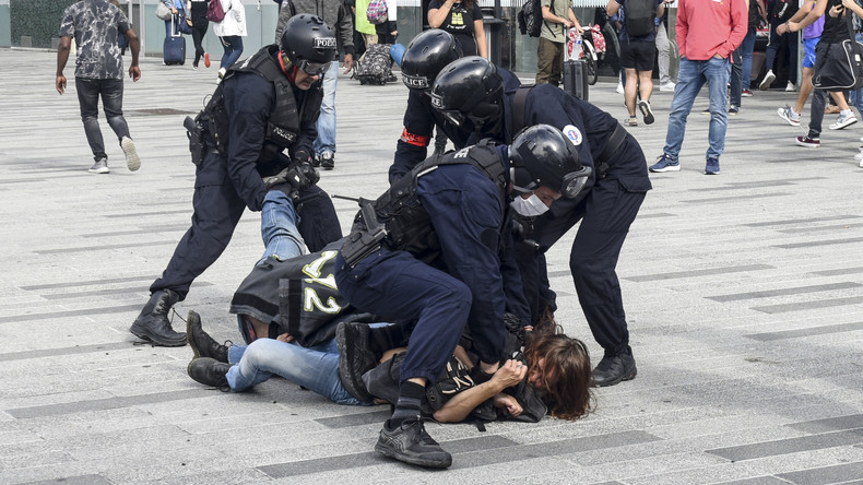Le syndicat Unsa Police s’oppose à la fin de la clé d'étranglement comme technique d'interpellation