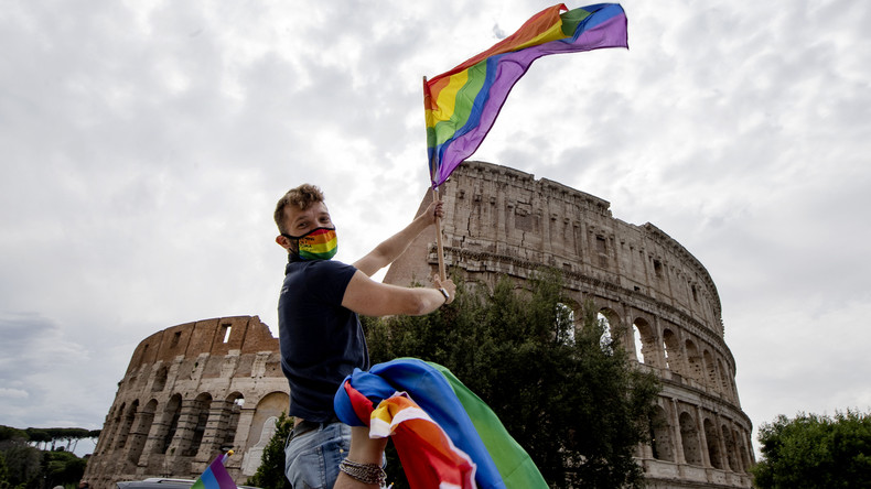 Une association LGBT italienne juge le pass sanitaire «transphobe»