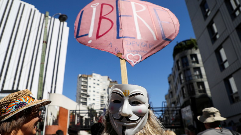 Forte mobilisation contre le pass sanitaire, malgré une affluence moindre selon les autorités