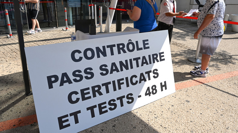 «Le bâton, ça ne fonctionne pas» : un médecin urgentiste critique l'extension du pass sanitaire