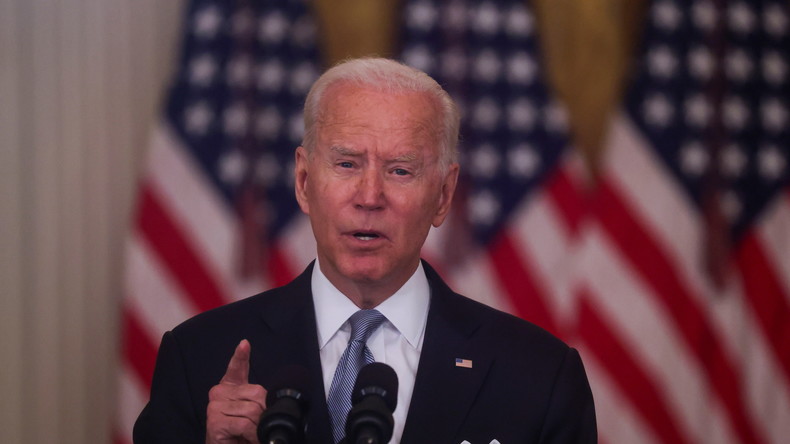 Biden défend le retrait américain, désigne l'armée afghane comme responsable de sa déroute