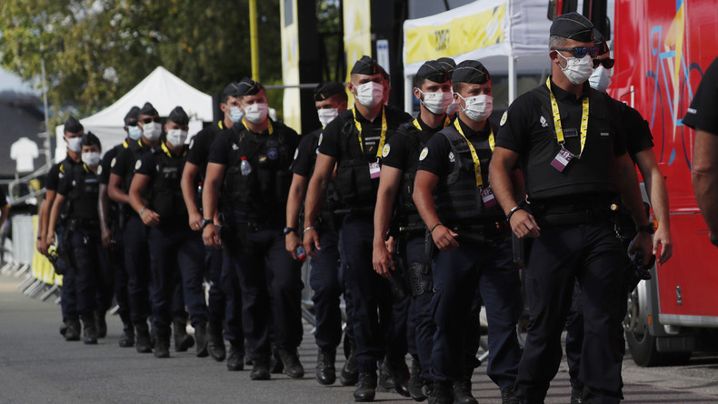 Vaccination contre le Covid-19 : les gendarmes obligés, les policiers incités