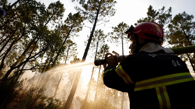 Sans vaccin ni test, des pompiers ont été suspendus en Haute-Savoie