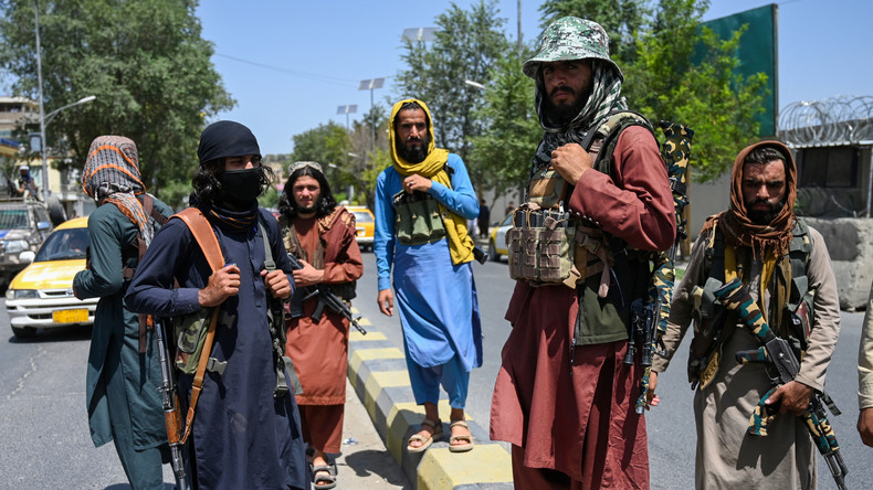 Une journaliste de CNN malmenée par des Taliban lors d'un reportage à Kaboul (VIDEO)