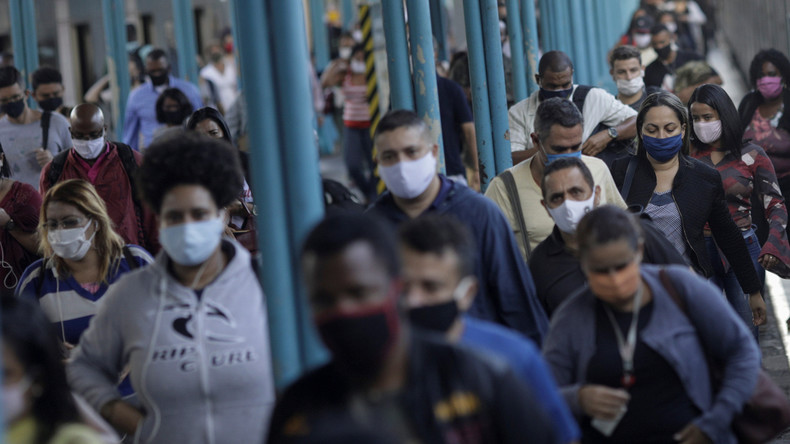 Un homme se fait vacciner cinq fois contre le Covid-19 au Brésil, les autorités ouvrent une enquête