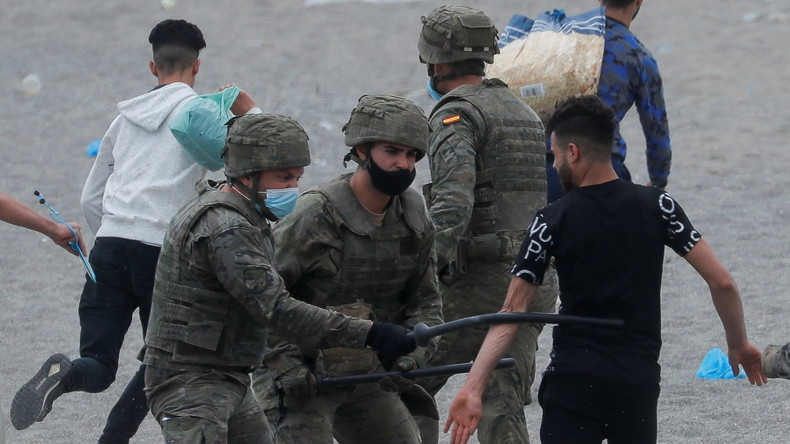 Près de 350 migrants tentent sans réussir de passer du Maroc vers une enclave espagnole