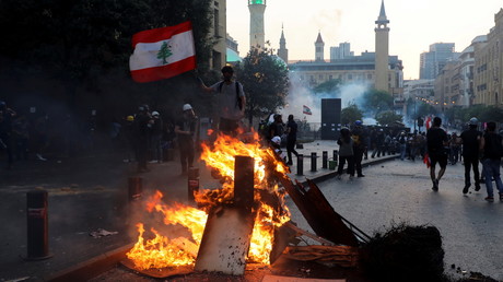 Des dizaines de manifestants ont été blessés lors des heurts avec les forces de sécurité du Parlement à Beyrouth, le 4 août 2021.