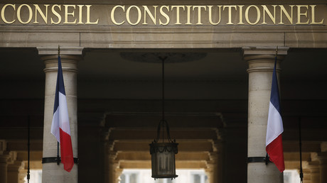 Le Conseil constitutionnel valide la loi généralisant le pass sanitaire et censure certaines mesures