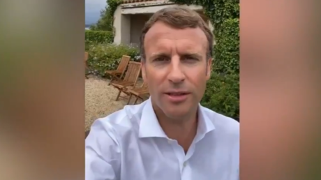 Capture d'écran d'une vidéo diffusée sur Tik Tok et Instagram par Emmanuel Macron.