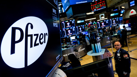 Le logo de Pfizer apparaît sur un écran à la Bourse de New York, le 29 juillet 2019 (image d'illustration).