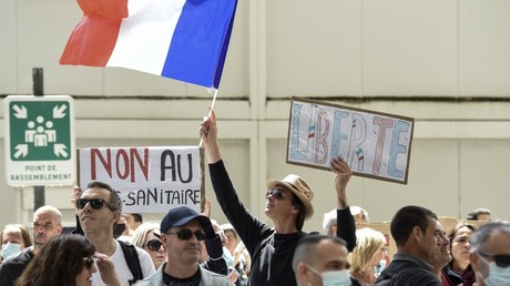 «Etre antivax, c'est être antipatriotique», selon le secrétaire d'Etat français au Tourisme