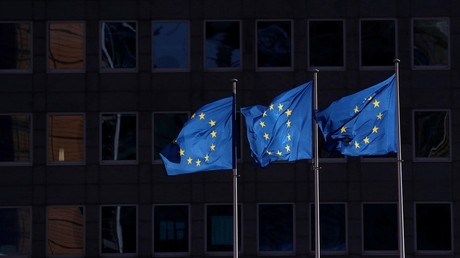 Des drapeaux européens dans le quartier bruxellois de la Commission européenne (image d'illustration).