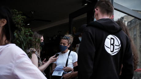 Gironde : le pass sanitaire en bracelet suspendu face à l'«emballement» et aux «polémiques»