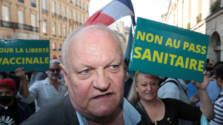 «Extrême droite, hors de nos manifs» : Asselineau visé par un slogan hostile à Paris