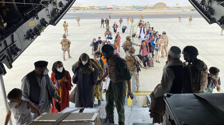 La Russie met en place un pont aérien pour évacuer ses ressortissants d'Afghanistan