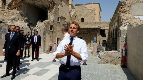 Le président français Emmanuel Macron dans la vieille ville de Mossoul, en Irak, le 29 août 2021.