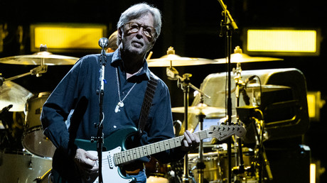 «Cela doit cesser» : le guitariste Eric Clapton sort un morceau contre les mesures sanitaires