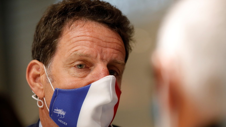 «Ça fait mal» : le président du Medef demande l'arrêt du pass sanitaire dans les centres commerciaux