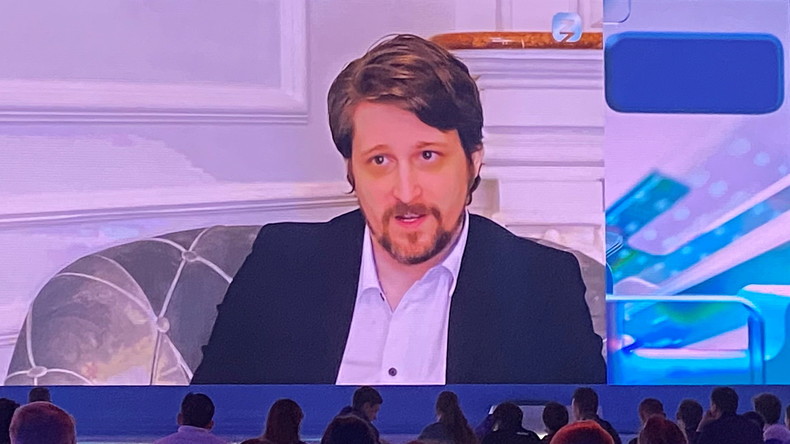 «Ils peuvent rechercher n'importe quoi» : Snowden s'inquiète des nouveaux outils numériques d'Apple