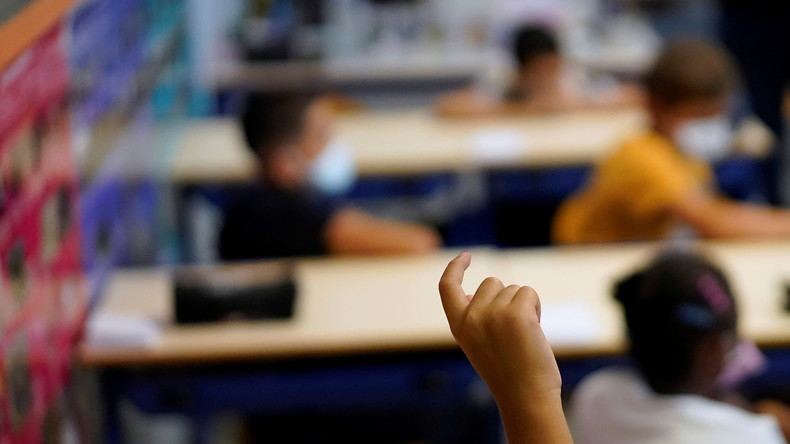 Classe fermée pour Covid : le casse-tête des parents vaccinés qui ne peuvent plus être cas contacts