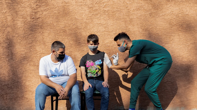 Des préadolescents britanniques pourront choisir de se faire vacciner sans l'accord de leurs parents