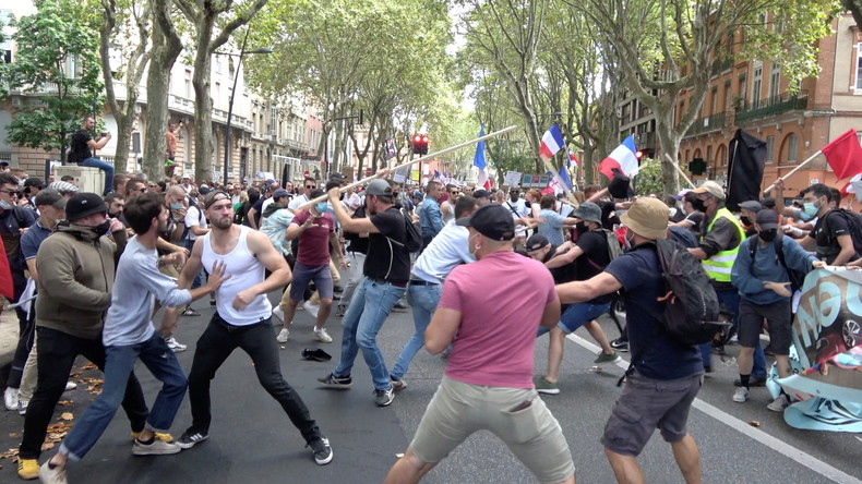 Des manifestants de gauche pris à partie dans le cortège anti-pass sanitaire de Toulouse