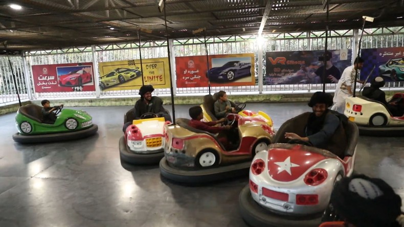 Autos-tamponneuses, zoo... Des Taliban s'amusent (encore) dans un parc d'attraction de Kaboul